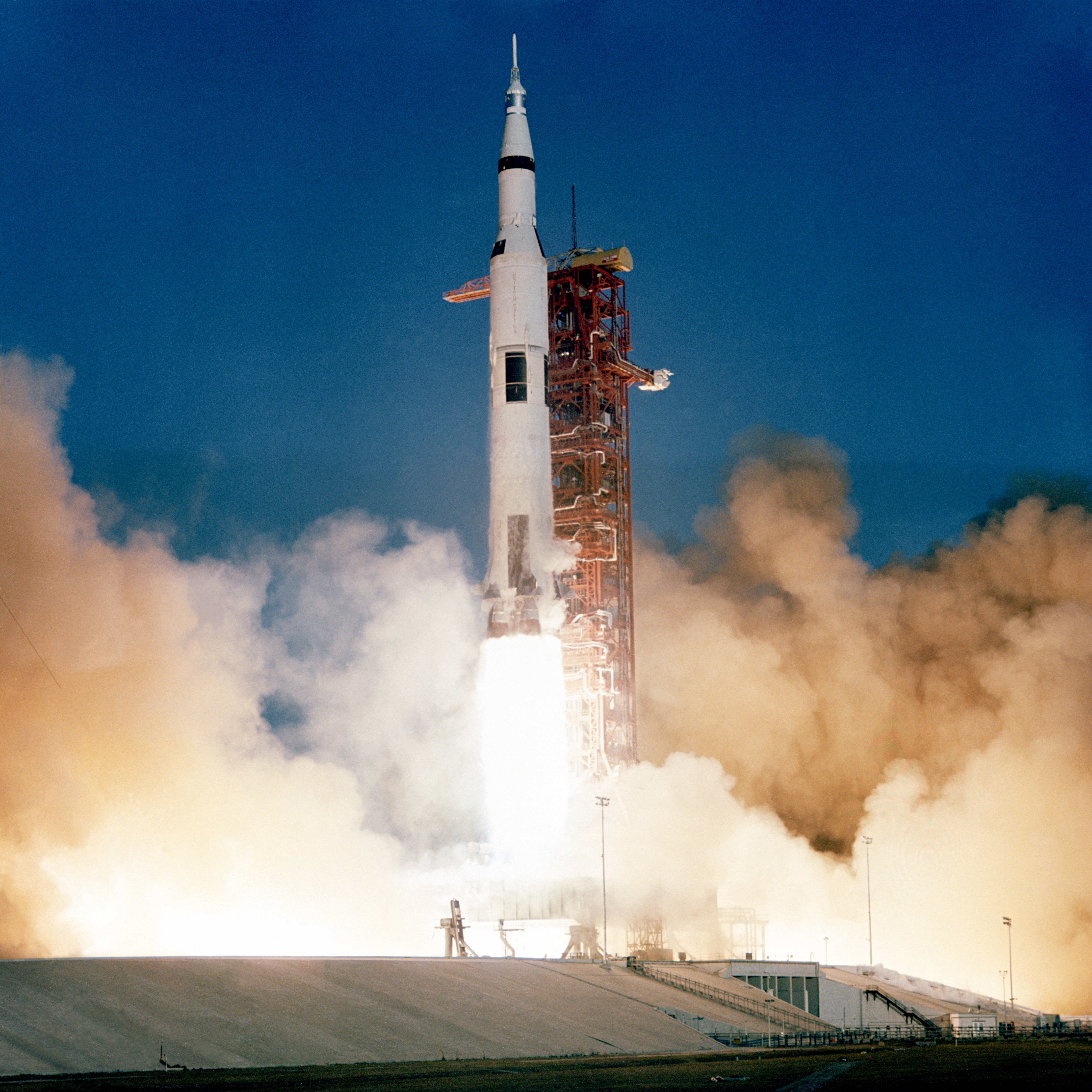 stage-ii-saturn-v-rocket_3_compressed